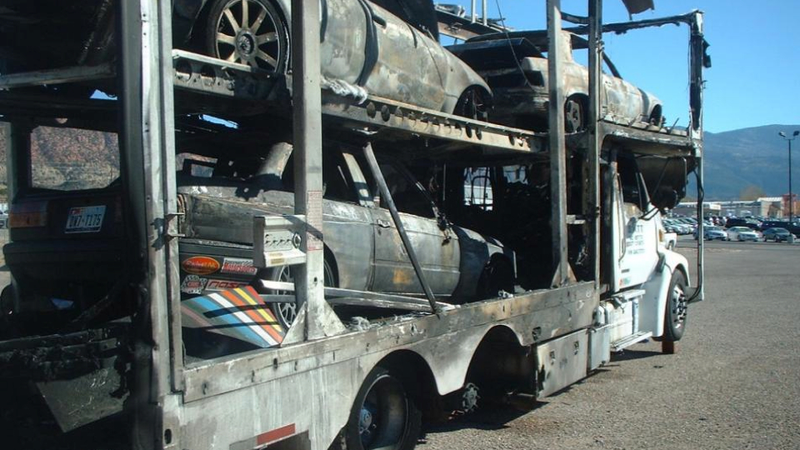 Illustration for article titled A Transport Fire Turned A V8-Powered E30 And RS4 Avant Into A Worthless Slag Heap